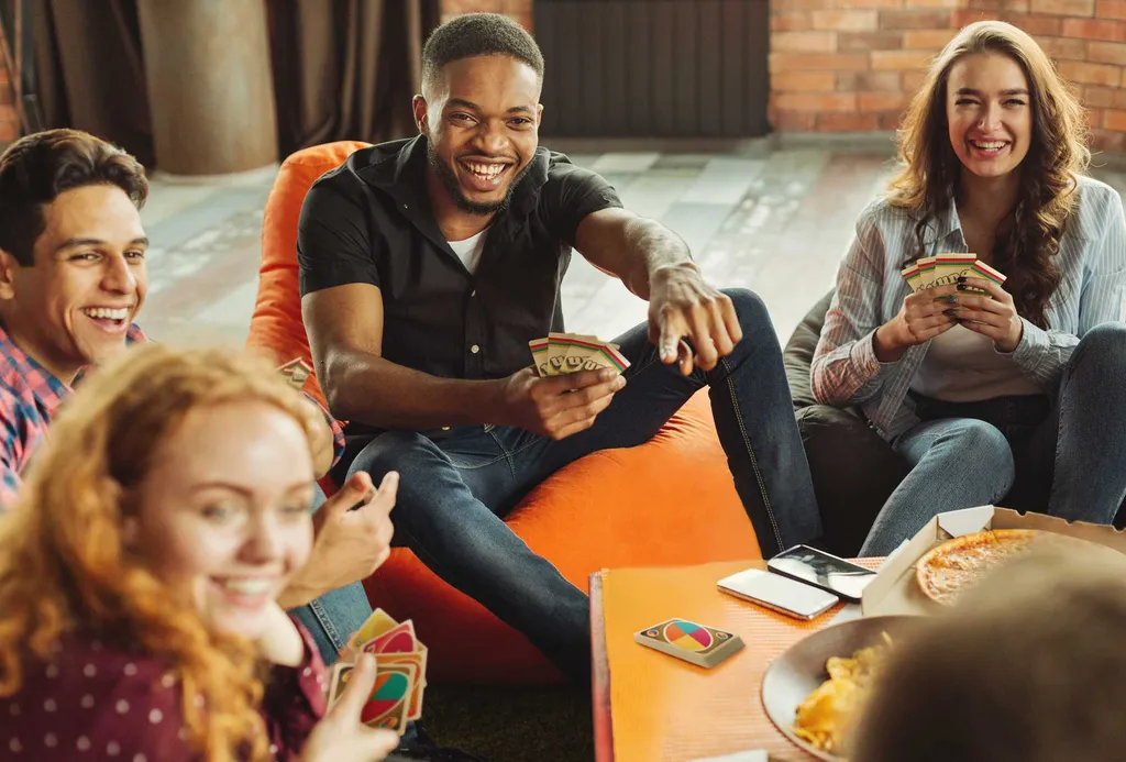 Mattel Games Uno Iconic 70's Premium Jubiläumsedition, Kartenspiel – Bild 6