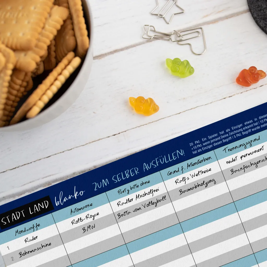 Stadt Land Blanko Spiel - Stadt-Land-Fluss Vorlage Gesellschaftsspiel | Spieleblock Mit 24 Feldern Als Familien & Partyspiel | 50 DIN A4 Blätter 400+ Kategorien | Der Knobelspaß Block – Bild 6